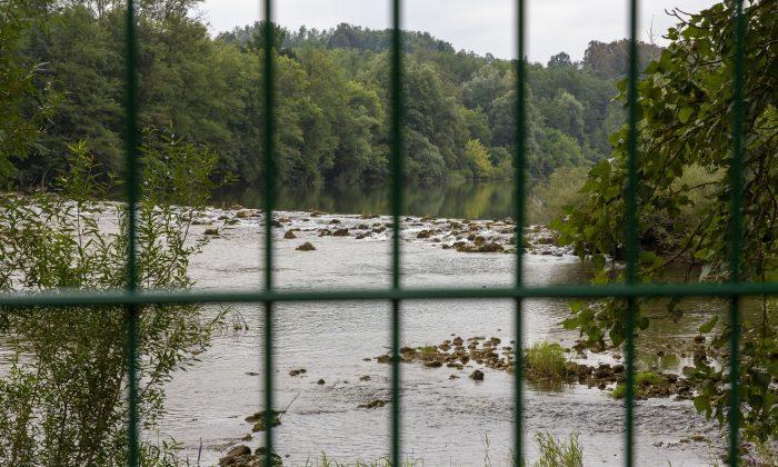 Illegal Immigrant Dies After Van Plunges Into River in Croatia