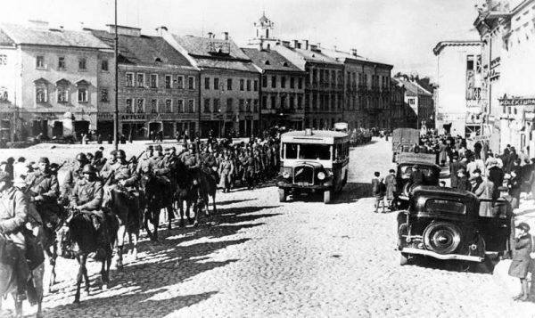 The Soviet Red Army entering the Polish city of Wilno (Vilnius) on Sept. 19, 1939. (Public Domain)