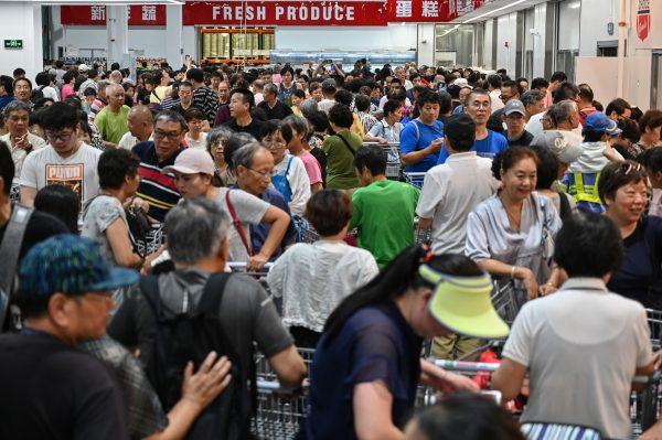 People visit the first Costco outlet in Shanghai, China on Aug. 27, 2019. (Hector Retamal/AFP/Getty Images)