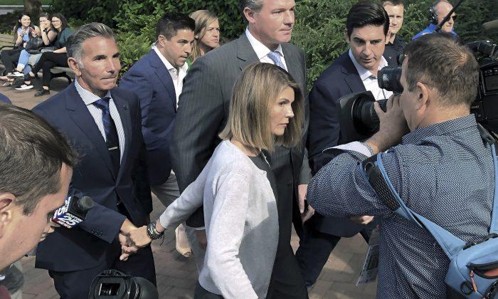 Lori Loughlin, Husband Put up ‘United Front’ During Court Appearance for College Bribery Charges