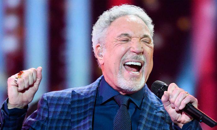 Sir Tom Jones Stunned by Woman’s Singing at The Voice UK Joins Her for Impromptu Duet