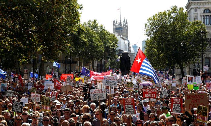 Thousands Protest British PM Johnson’s Move to Suspend Parliament