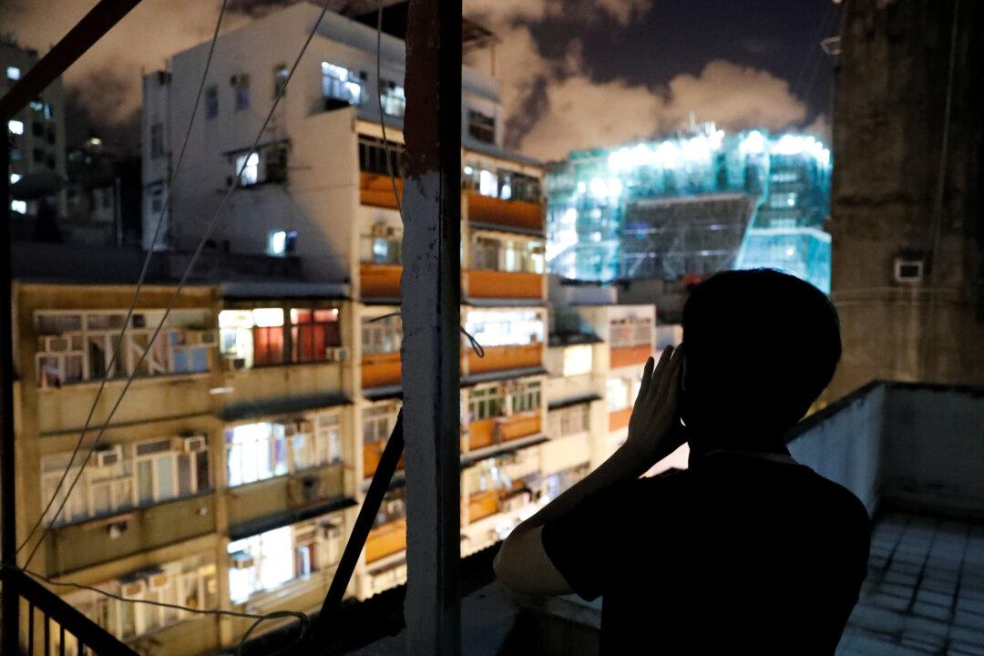 Hong Kong Neighborhoods Echo With Late Night Cries for Freedom
