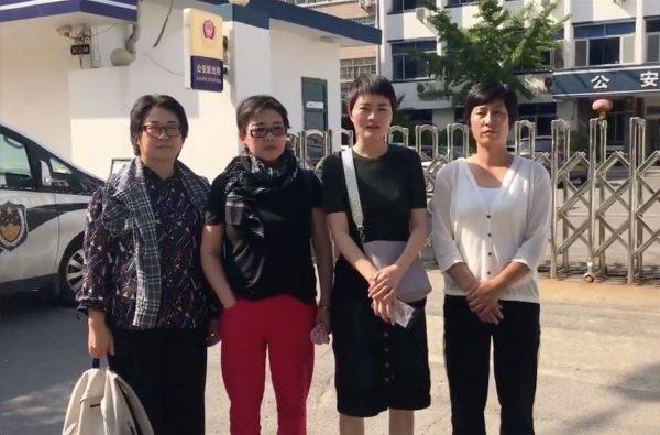 Wang Quanzhang's wife Li Wenzu and wives of 3 other Chinese human rights lawyers criticize the police of Linyi city in front of the police station on Aug. 31, 2019. (Screenshot/Li Wenzu’s Twitter)