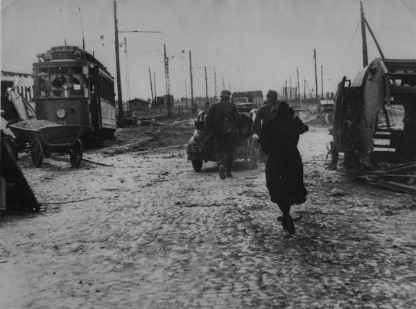Warsaw residents run in bomb-damaged streets in 1939. (Hulton Archive/Getty Images)