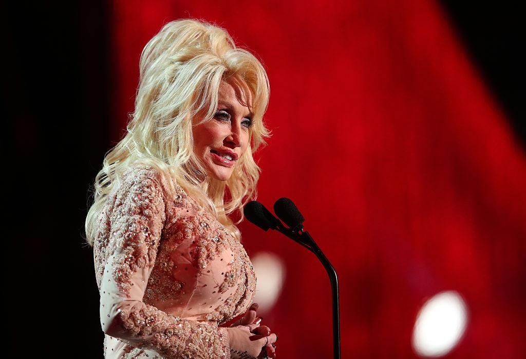 ©Getty Images | <a href="https://www.gettyimages.com/detail/news-photo/actor-dolly-parton-during-the-23rd-annual-screen-actors-news-photo/633051354?adppopup=true">Christopher Polk</a>