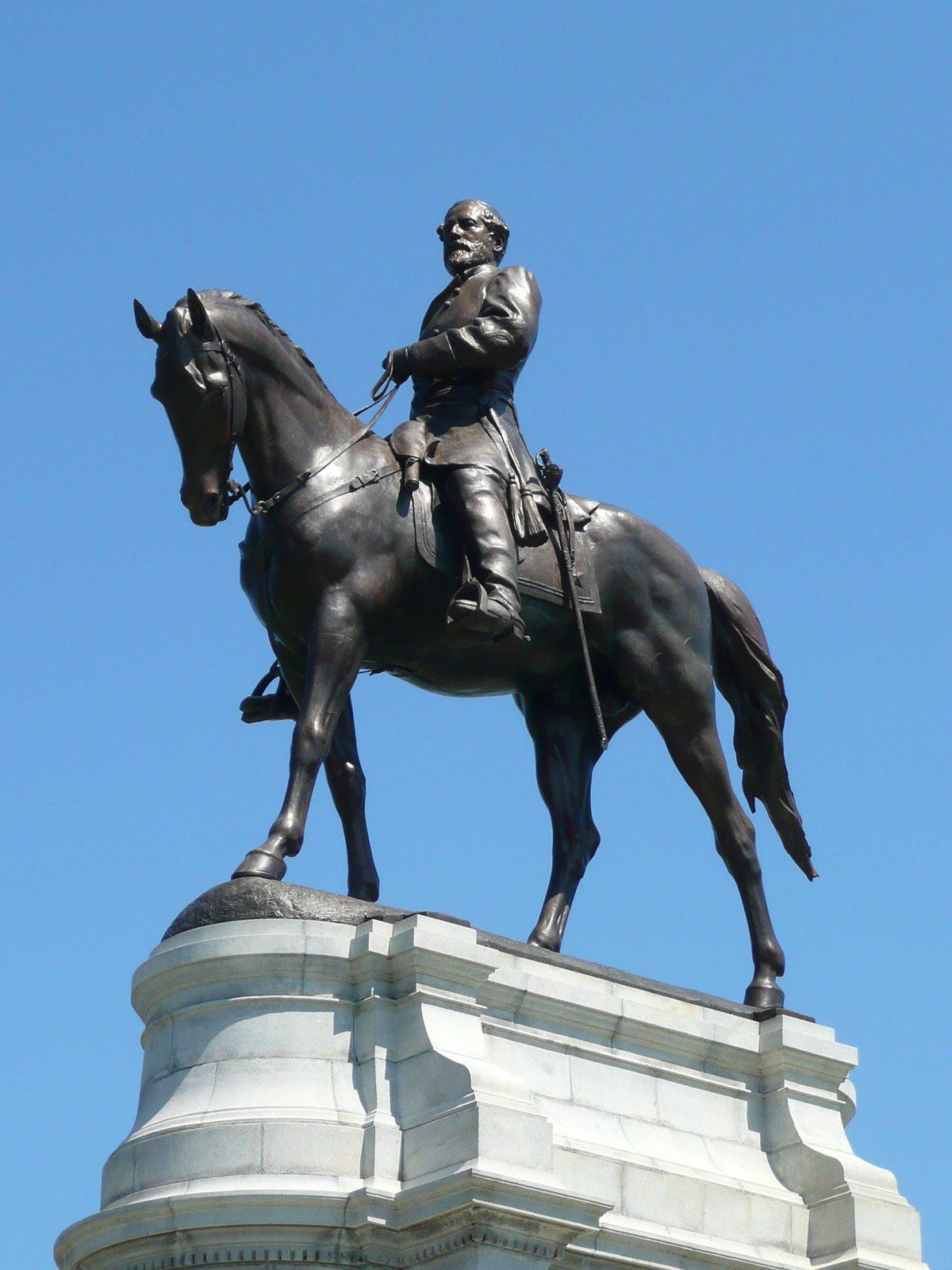 Robert E. Lee, 1890, by Antonin Mercié, on Monument Avenue in Richmond, Va. (Public Domain)