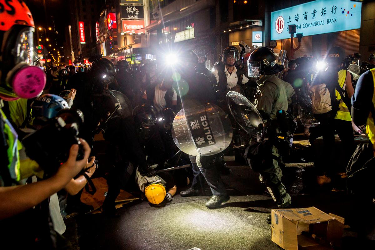 Riot police (C) arrest protesters in the Mong Kok district of Hong Kong on Aug. 3, 2019. (Isaac Lawrence/AFP/Getty Images)