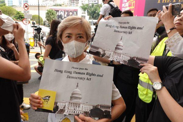 Deanie Ip participates in a march in Hong Kong on Sept. 8, 2019. (Yu Gang/The Epoch Times)