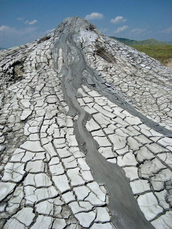 Cracked earth. (Shutterstock)
