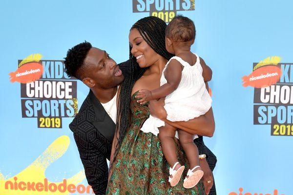 (L-R) Dwyane Wade, Gabrielle Union, and Kaavia James Union Wade attend Nickelodeon Kids' Choice Sports 2019 at Barker Hangar in Santa Monica, California, on July 11, 2019. (Neilson Barnard/Getty Images)