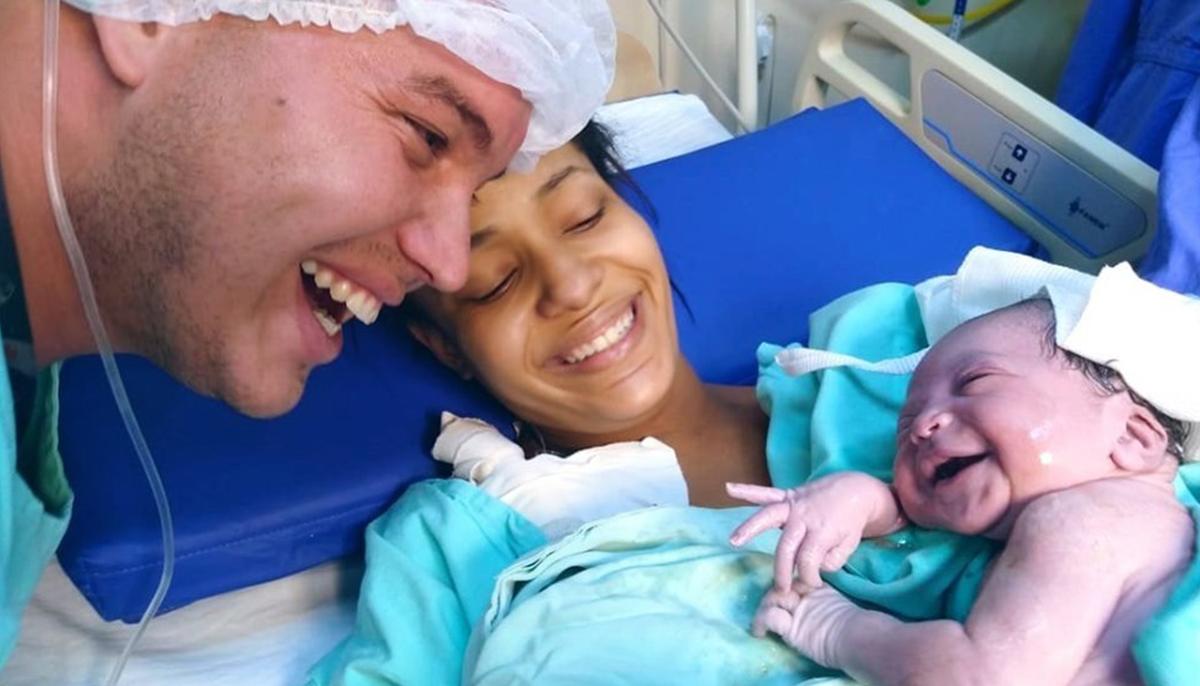 Newborn Baby Greets Dad With a Beaming Smile the Instant She Recognizes His Voice