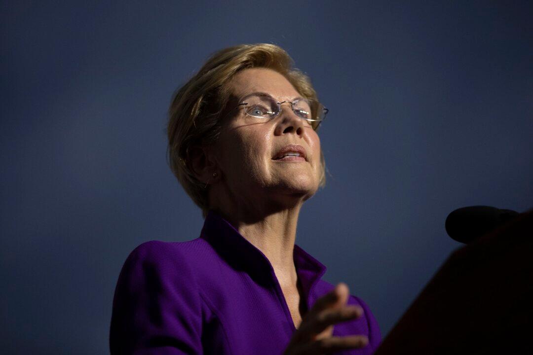 Warren Outlines Plan on ‘Restoring Trust’ in Judicial System