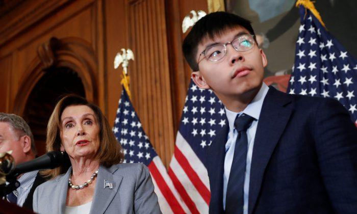 Pelosi, Bipartisan Lawmakers Back Bill to Support Hong Kong Protests