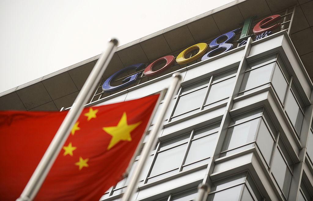 ©Getty Images | <a href="https://www.gettyimages.com/detail/news-photo/chinese-flag-flies-next-to-the-google-company-logo-outside-news-photo/97931362">LIU JIN</a>