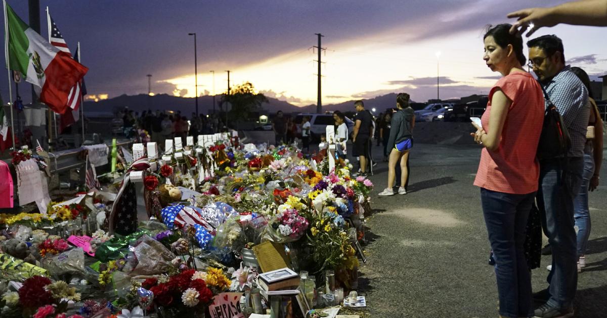People gather at a makeshift memorial honoring victims outside Walmart in El Paso, Texas on Aug. 15, 2019. (Sandy Huffaker/Getty Images)