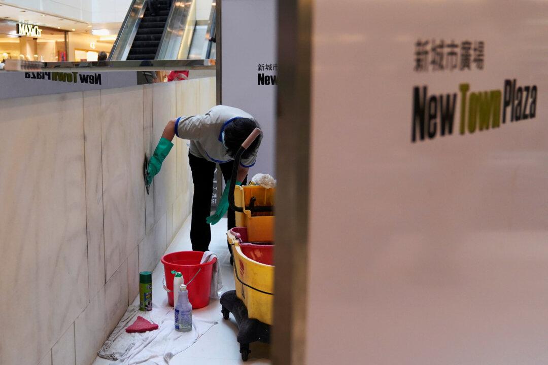 Hong Kong Mops Up After Fresh Violence, Braces for October 1 Anniversary