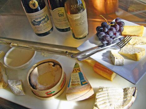 Local wine and cheese. (Alain Doire/BFC Tourisme)