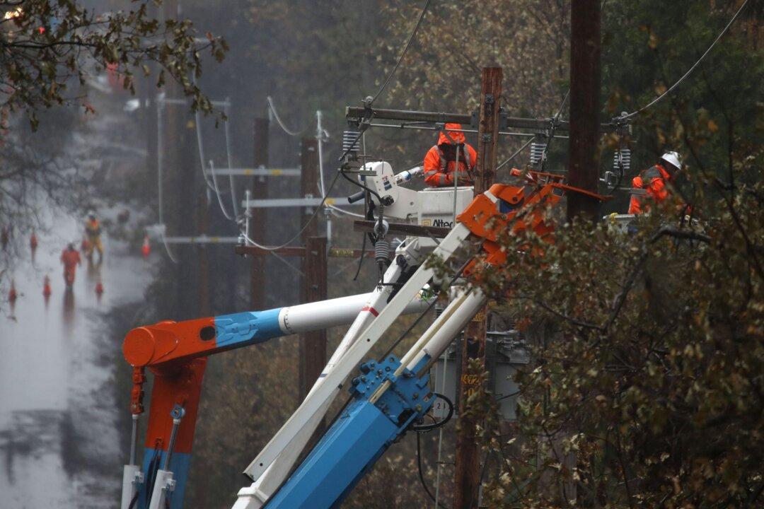 PG&E Claims Power Blackouts Helped to Limit Fires