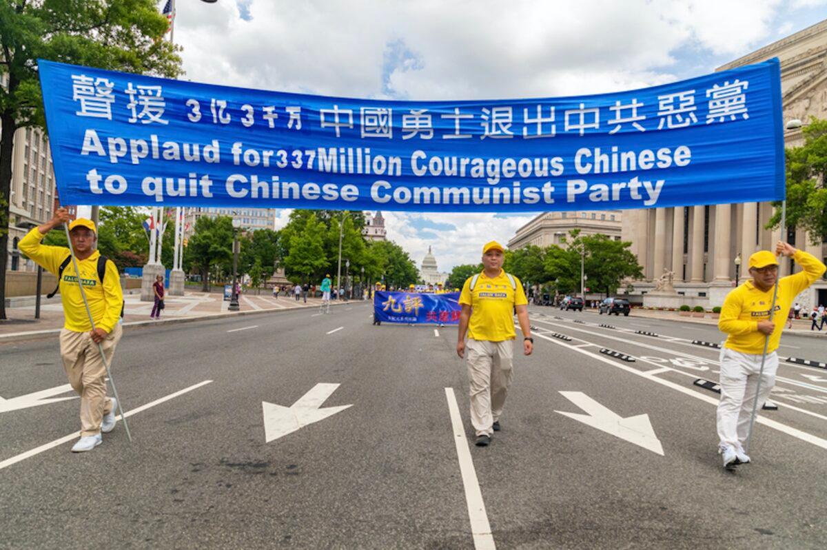 Falun Gong practitioners hold a banner in support of the 330 million Chinese who have withdrawn from the Chinese Communist Party during a parade in Washington on July 18, 2019. (Mark Zou/The Epoch Times)