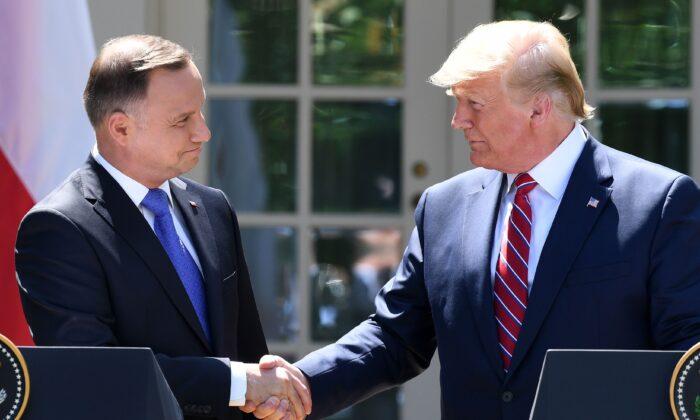 Trump, Poland’s Duda Sign Declaration to Boost US Military Presence in Poland