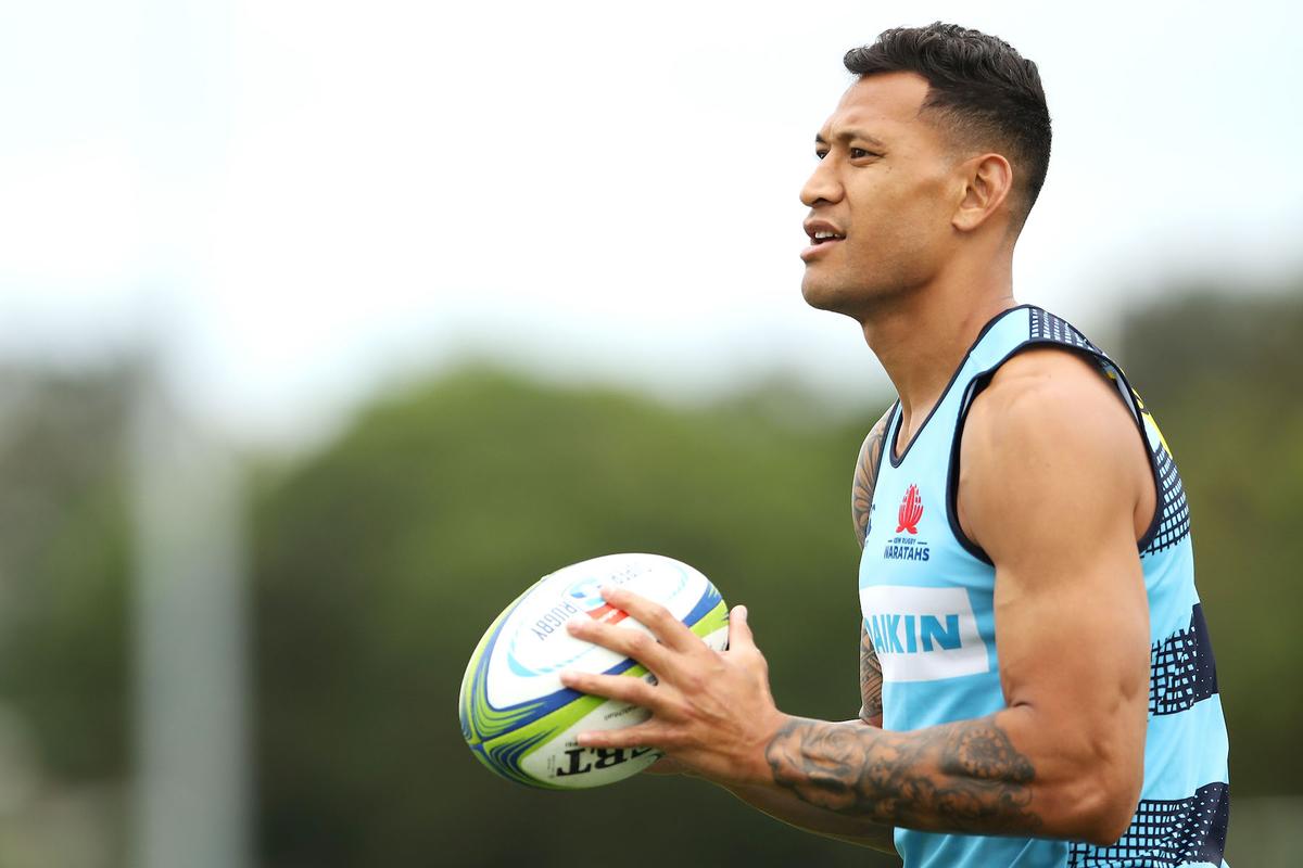 Israel Folau watches on during a Waratahs Super Rugby training session at David Phillips Sports Complex in Sydney, Australia, on March 25, 2019. (Mark Kolbe/Getty Images)