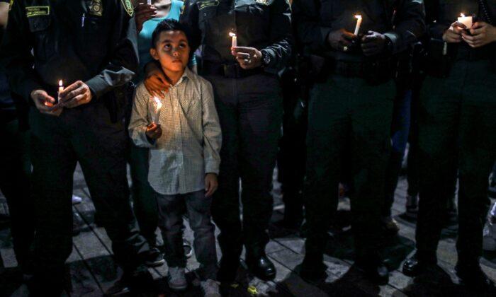 Colombian Guerrillas Indoctrinating Venezuelan Children in Schools, Report Says