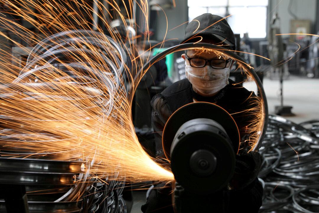China’s Factory Activity Seen Contracting for Fifth Straight Month: Reuters Poll