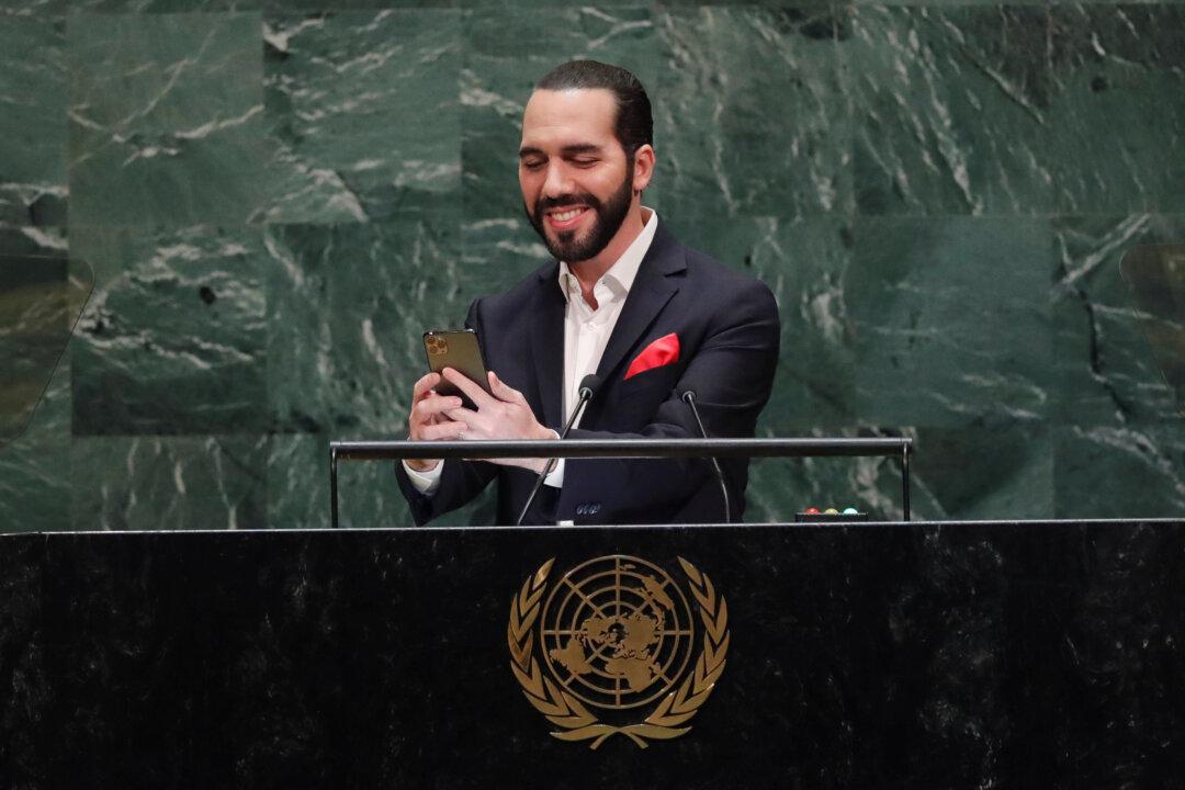 ‘Just a Second, Please’: El Salvador President Takes Selfie Before UN Speech