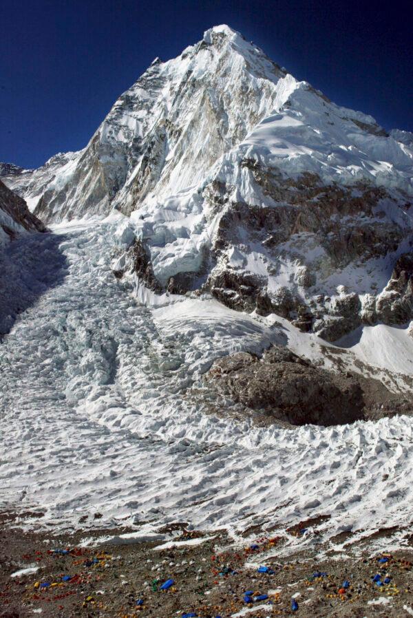 An aerial view of the Khumbu Icefall along Everest's West Shoulder on the Nepal-Tibet border. (Paula Bronstein/Getty Images)
