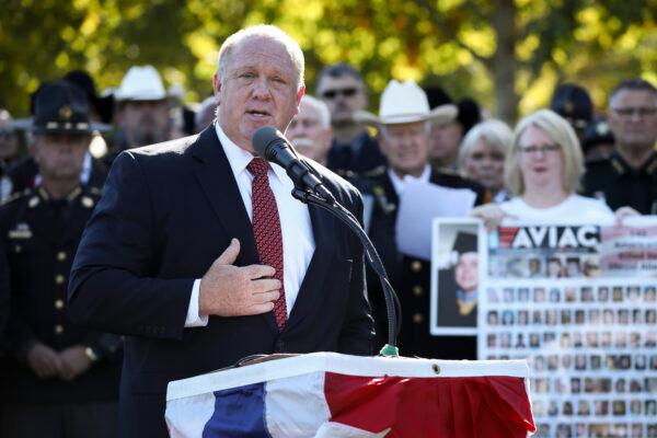 Former acting ICE Director Tom Homan speaks at an event for Angel families and sheriffs outside the Capitol building in Washington on Sept. 25, 2019. (Samira Bouaou/The Epoch Times)
