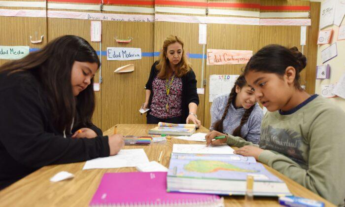 Program to Compensate LA Students Tutoring Younger Family Members Begins