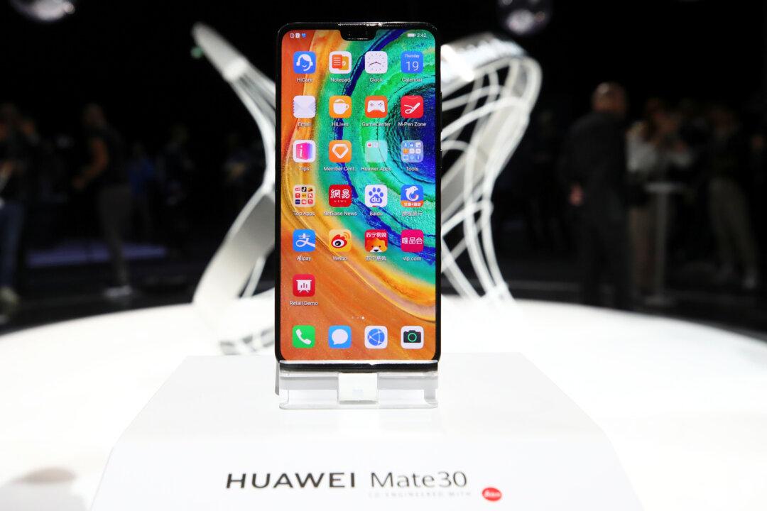 Huawei Phones Lose Access to Install Google’s Apps: Bloomberg