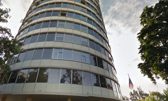1 Dead and Several Injured in Washington Tower Shooting, 80-Year-Old ID'd as Suspect: Reports