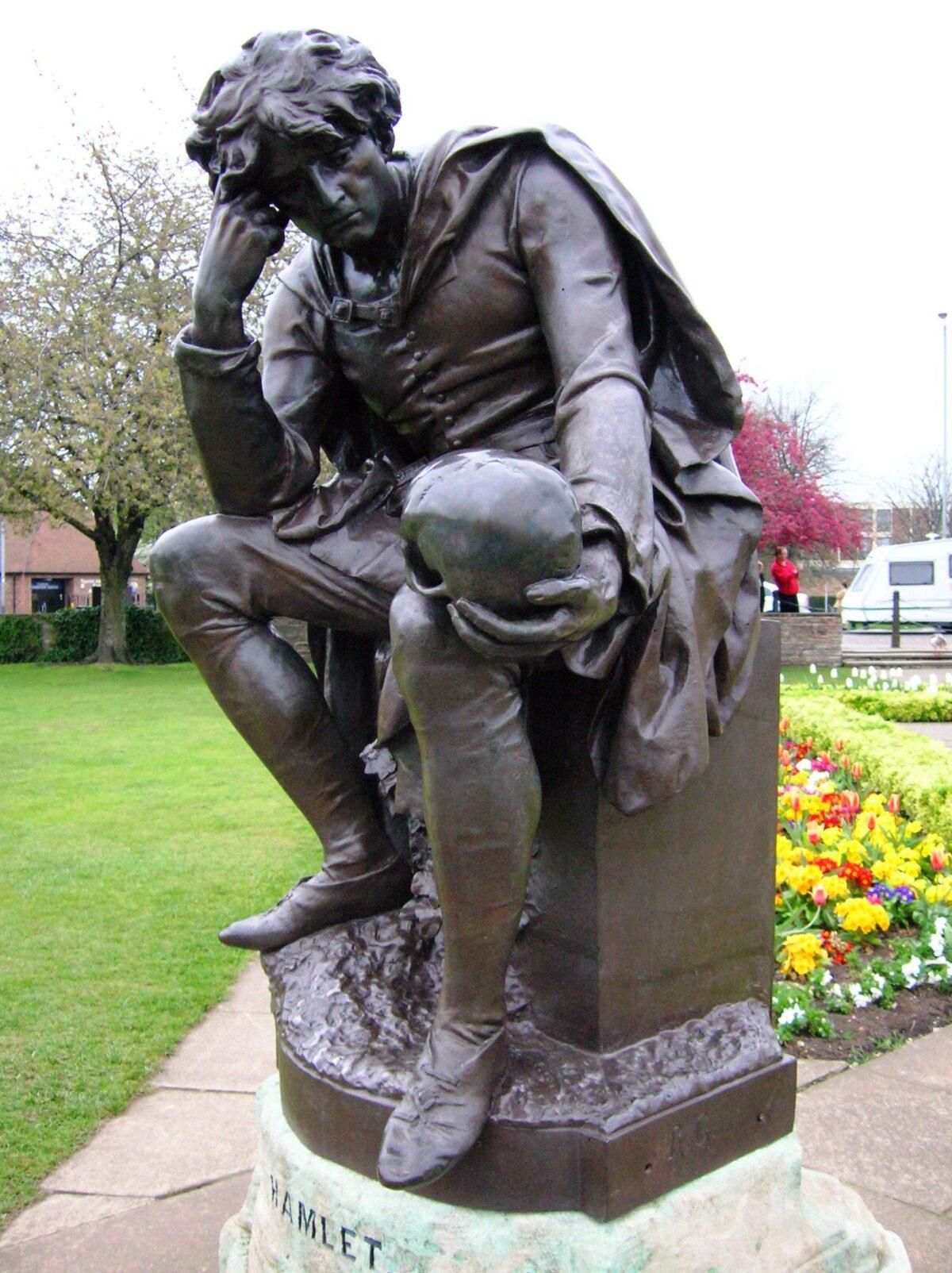 Prince Hamlet holding the skull of Yorick,19th century, by Ronald Gower. Stratford-upon-Avon. (Public Domain)