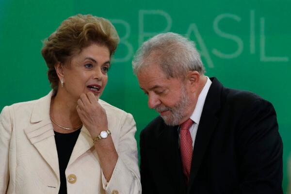 Brazil's former president, Luiz Inácio Lula da Silva talks with then-Brazil President Dilma Rousseff as he's sworn in as the new chief of staff in Planalto Palace on March 17, 2016, in Brasília, Brazil. (Igo Estrela/Getty Images)