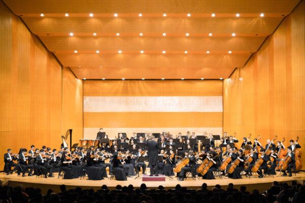 At the sold-out Shen Yun Orchestra's performance at the Hsinchu Performing Arts Center, Taiwan, on Oct. 2, 2019. (Gong Anni/The Epoch Times)