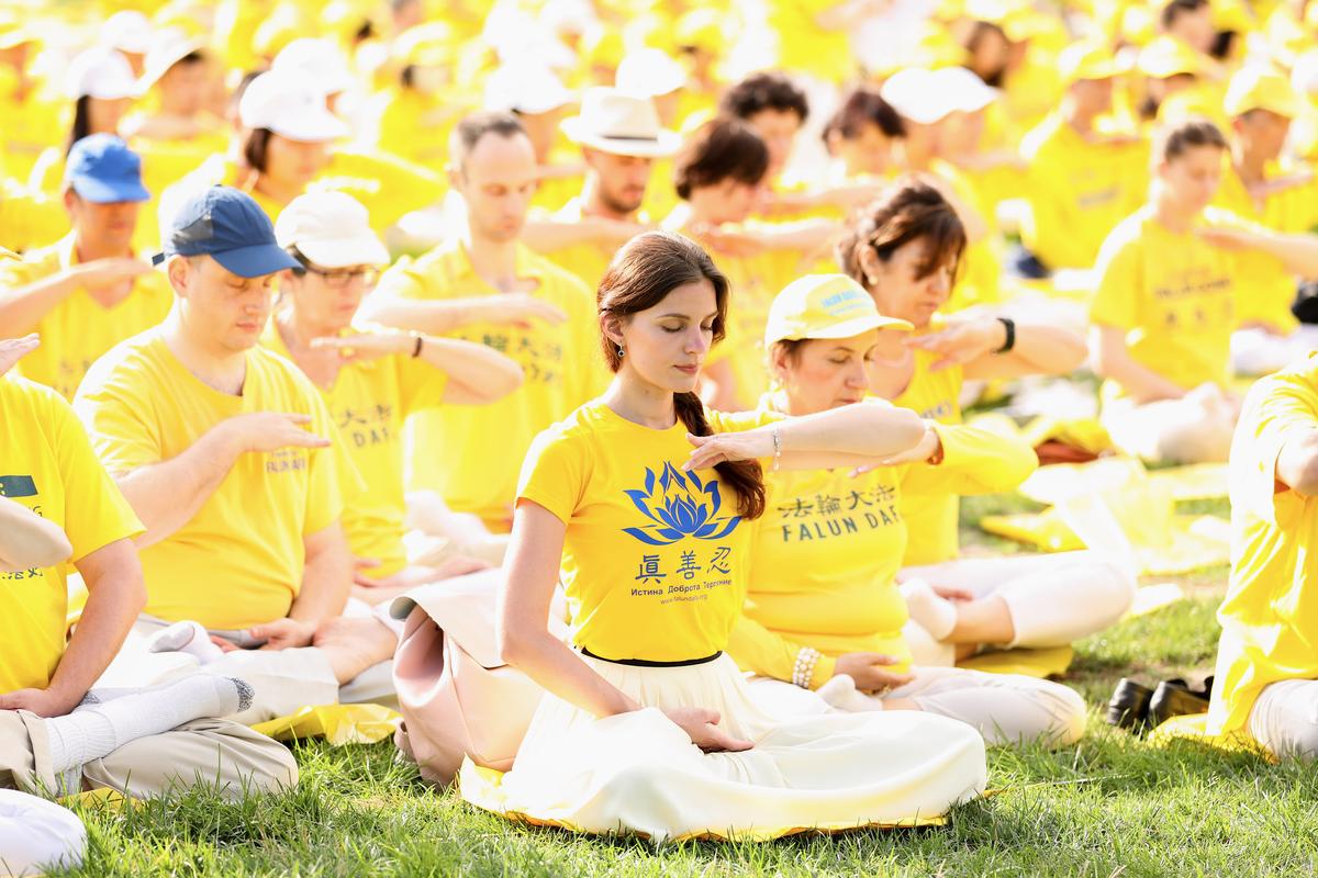 Falun Gong practitioners meditate prior to a rally that called for an end to the persecution of Falun Gong in China, on Capitol Hill in Washington, on June 20, 2018. (Samira Bouaou/The Epoch Times)