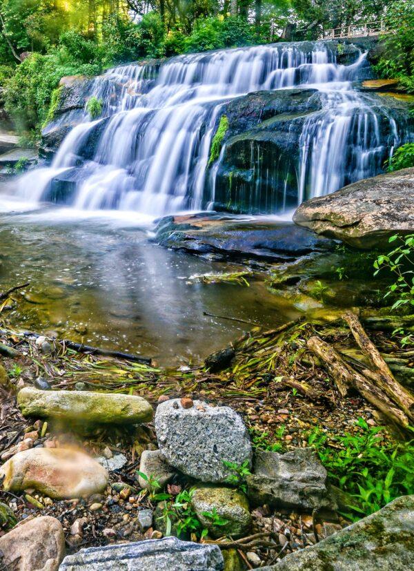Mill Shoals Falls is an easy short walk from the road. (Fred J. Eckert)