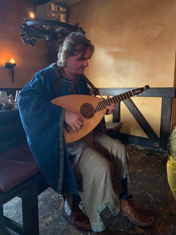 A minstrel entertains guests at the Lutherstube in the Hotel Eisenacher Hof. (Janna Graber)