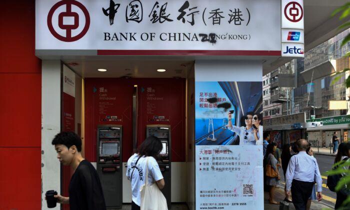 Hong Kong’s Use of Emergency Law for Mask Ban Prompts Panic, Widespread ATM Withdrawals