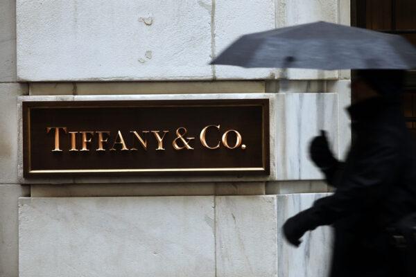 A person walks past a Tiffany & Co. store along Wall Street in Manhattan in New York, N.Y., on Jan. 12, 2015. (Spencer Platt/Getty Images)