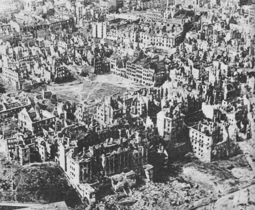 Warsaw, the capital of Poland, destroyed after the war by German Nazis in January 1945 (Wikimedia Commons | <a href="https://commons.wikimedia.org/wiki/File:Destroyed_Warsaw,_capital_of_Poland,_January_1945.jpg">M.Świerczyński</a>)