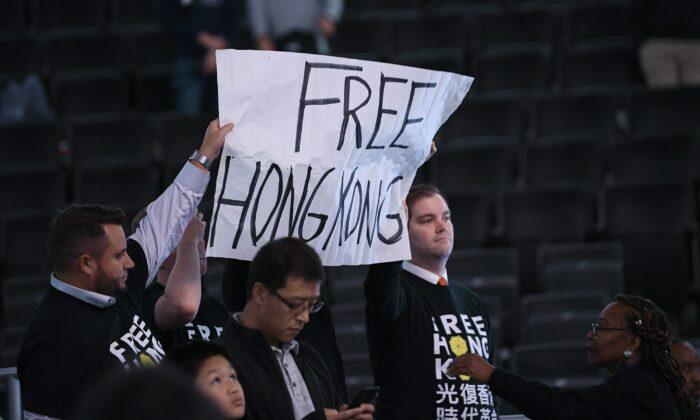 NBA Fan Supporting Hong Kong in US Arena Ejected From Game