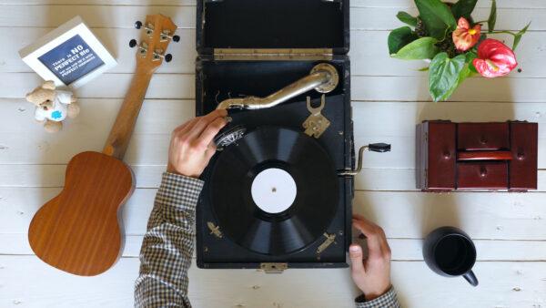 There is an added warmth and coziness to the sound of a delicate needle on a spinning vinyl record, with its scratchiness and imperfections. (Shutterstock)