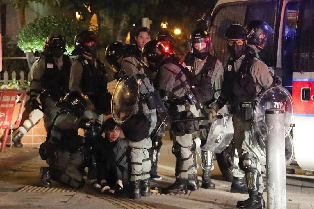 Hong Kong Protesters Stage Shopping Mall Rallies Taunting Riot Police