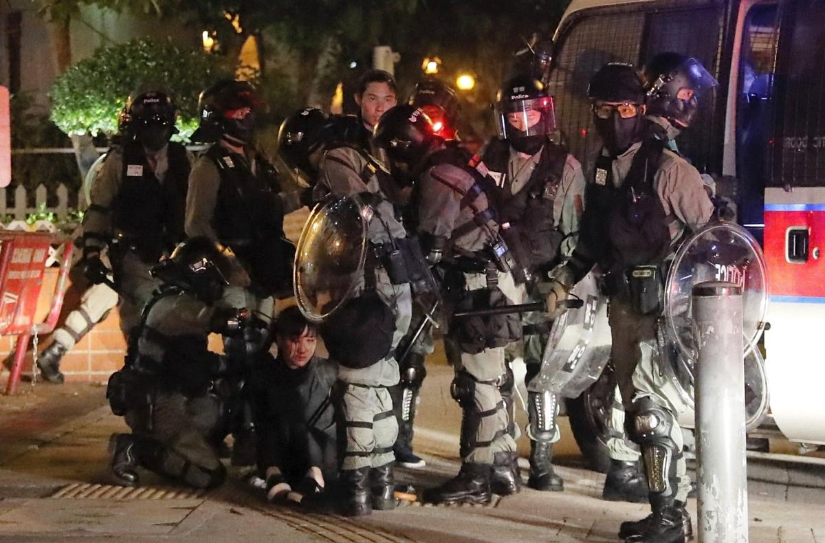 Hong Kong Protesters Stage Shopping Mall Rallies Taunting Riot Police