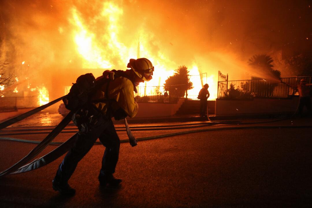Deadly Los Angeles Wildfire Burns With Subdued Fury After Change in Weather