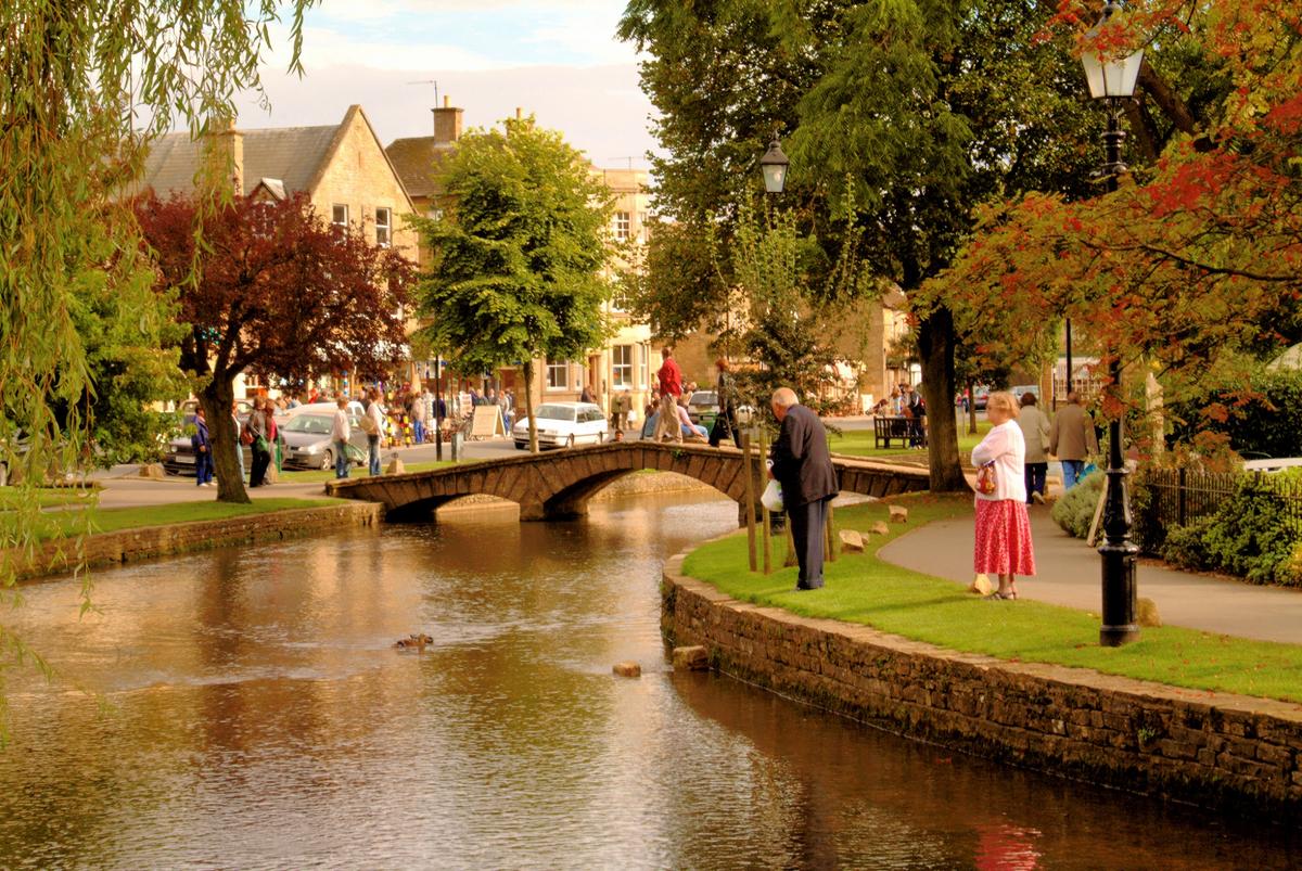 Bourton-on-the-Water is a favorite of visitors in the northern area of the Cotswolds. (Fred J. Eckert)