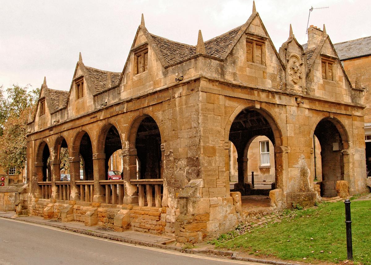 Chipping Campden’s 17th-century Market Hall still stands in the middle of its main street. Chipping is an old English word for market, indicating a place that was a main market town when the medieval wool trade made this region a prosperous place. (Fred J. Eckert)